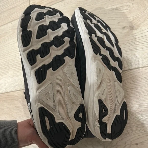 Hoka Women’s Clifton 9 Black and White Athletic Shoes - Picture 4 of 7